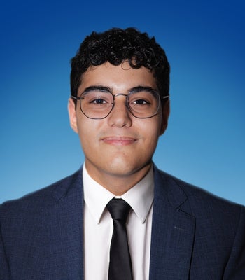 Portrait of Alex Flores, Videographer & Editor.