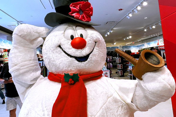 Animatronic Frosty the Snowman figure at Spirit Christmas in Winter Garden