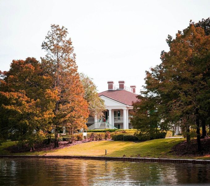 Waterfront home in Disney Springs Resort, Lake Buena Vista. Photo by Miguel Joya on Unsplash