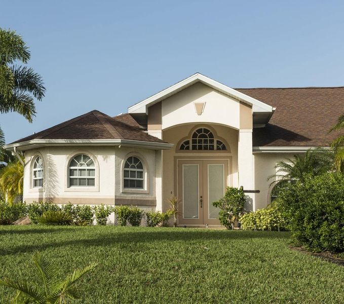 Exterior of large, luxury home in Florida
