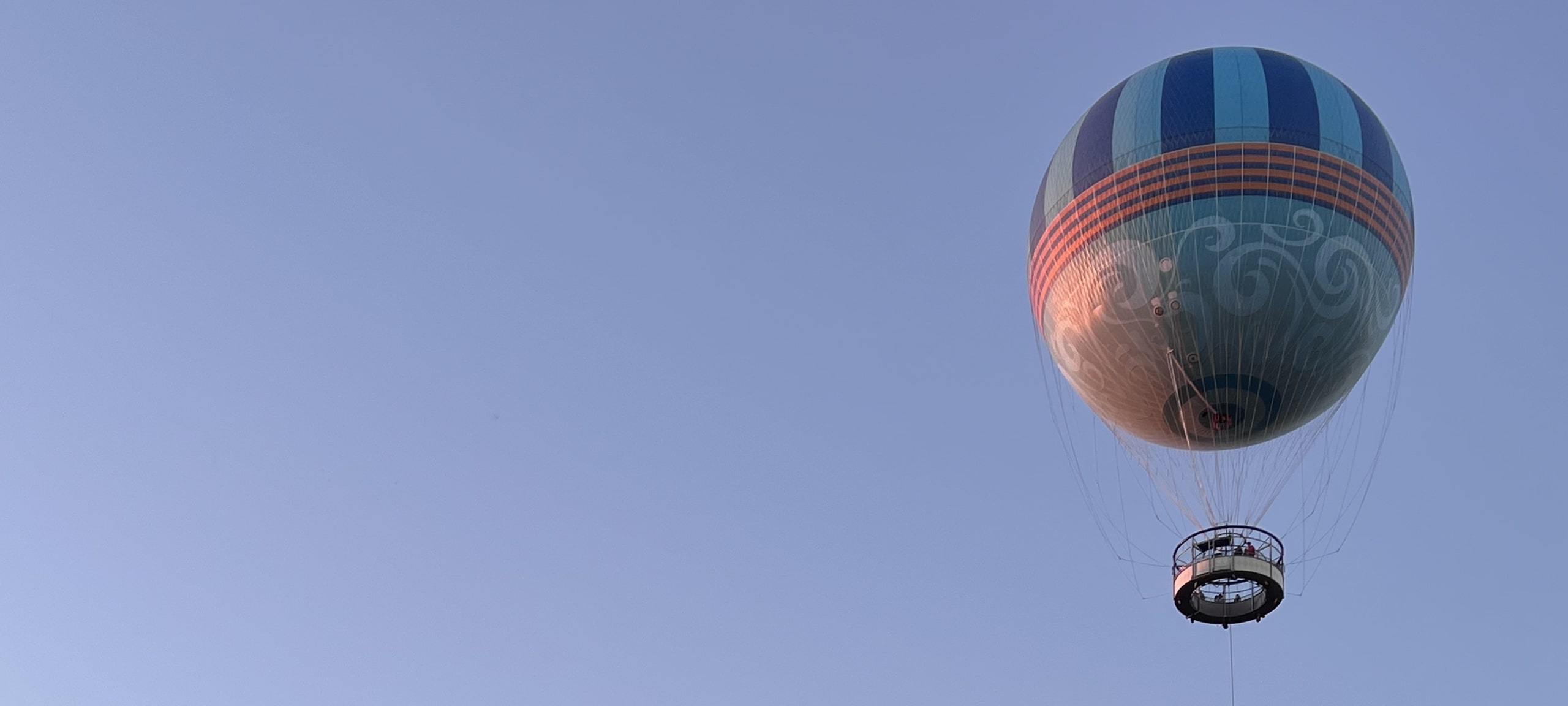Hot air balloon over Golden Oak, Disney area