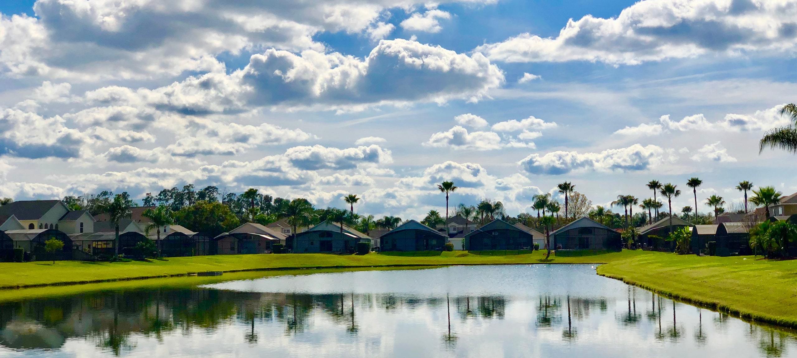 Row of single-family homes backing onto lake in Kissimmee, FL